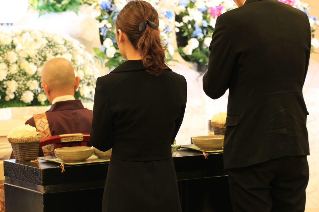 通夜 葬儀 告別式 意味を知っていますか お葬式コラム 葬儀 家族葬は家族のお葬式
