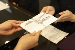 お悔やみの言葉 何をどう伝えればいい お葬式コラム 葬儀 家族葬は家族のお葬式 お悔やみの言葉 何をどう伝えればいい お葬式コラム 葬儀 家族葬は家族のお葬式
